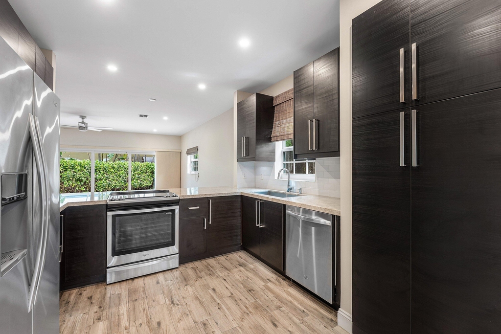 620 Ne 9th Avenue - Photo 2