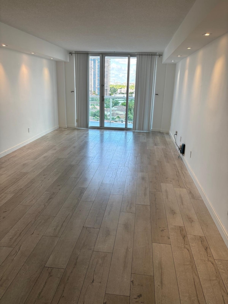 19370 Collins Avenue - Photo 2