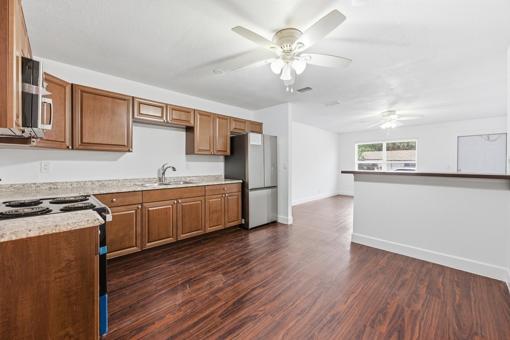 3847 Roan Court E - Photo 11