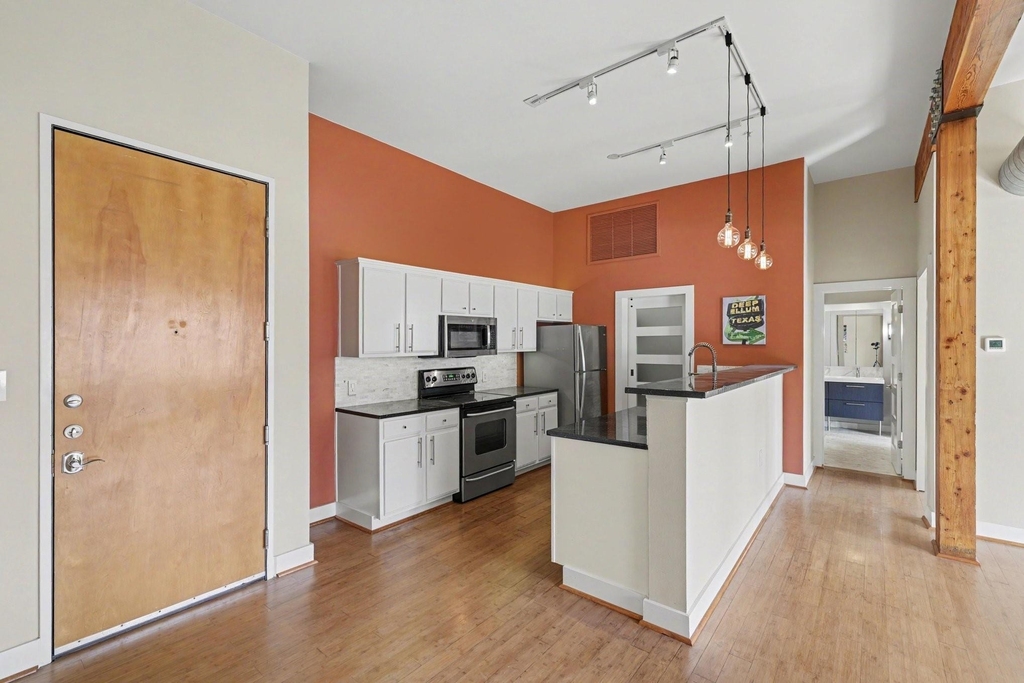 2502 Live Oak Street - Photo 2