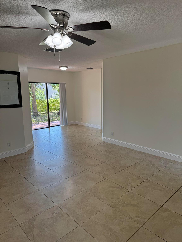 11400 Nw 45th Street - Photo 2