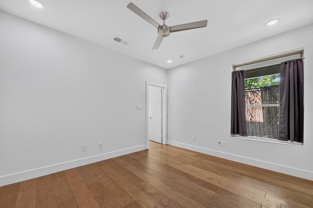 4413 Roseland Avenue - Photo 11