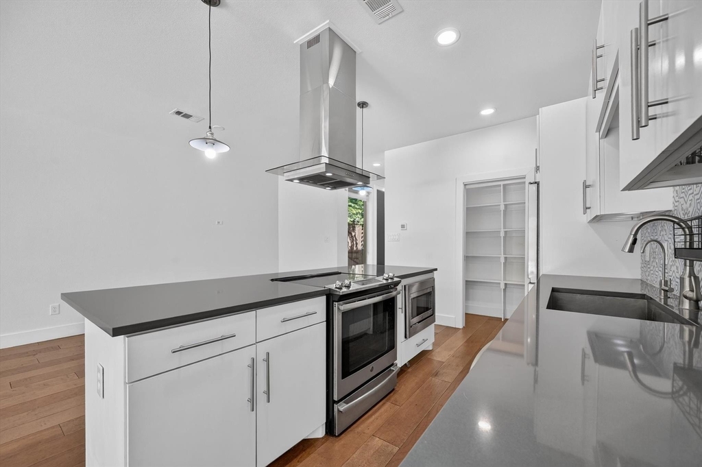 4413 Roseland Avenue - Photo 6