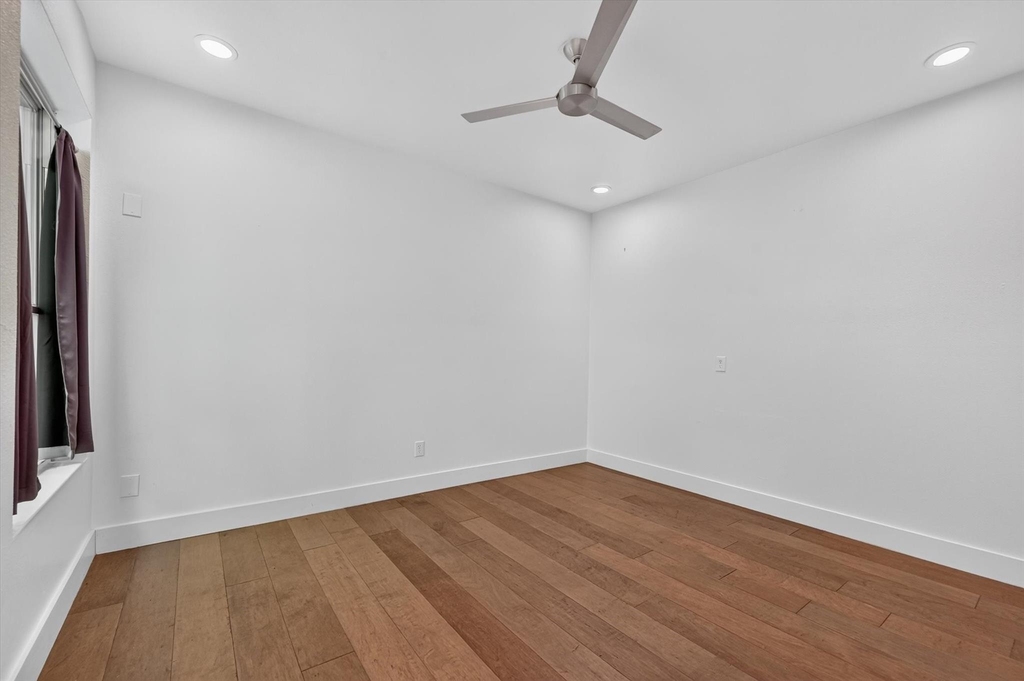 4413 Roseland Avenue - Photo 9