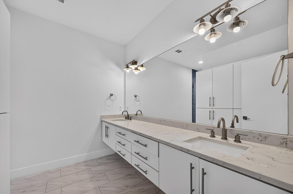 4413 Roseland Avenue - Photo 18