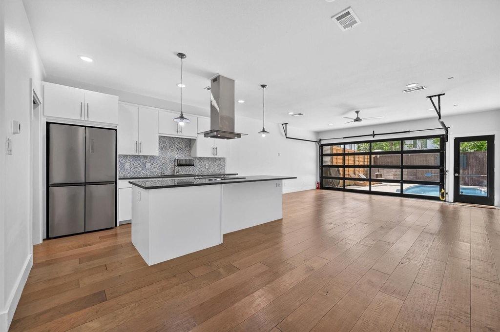 4413 Roseland Avenue - Photo 4