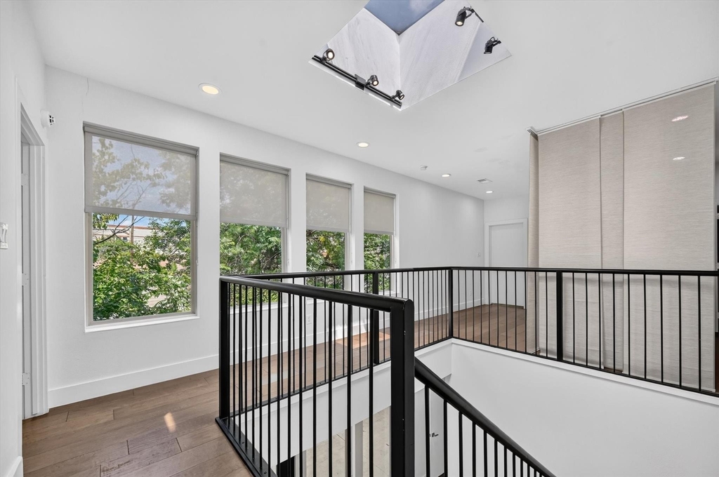 4413 Roseland Avenue - Photo 10