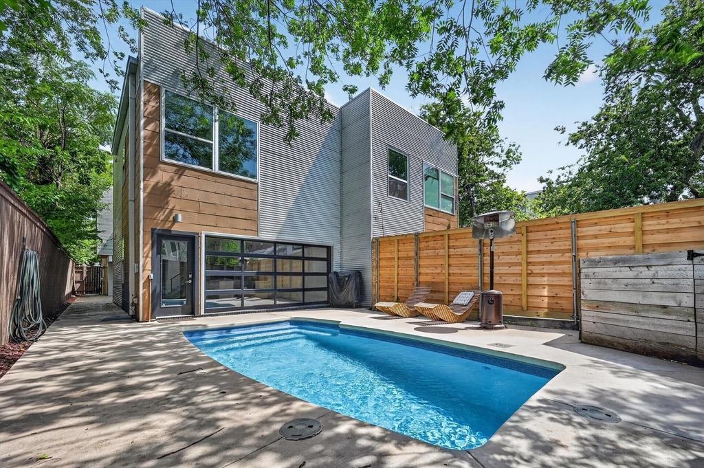 4413 Roseland Avenue - Photo 0