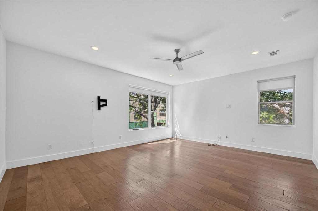 4413 Roseland Avenue - Photo 14