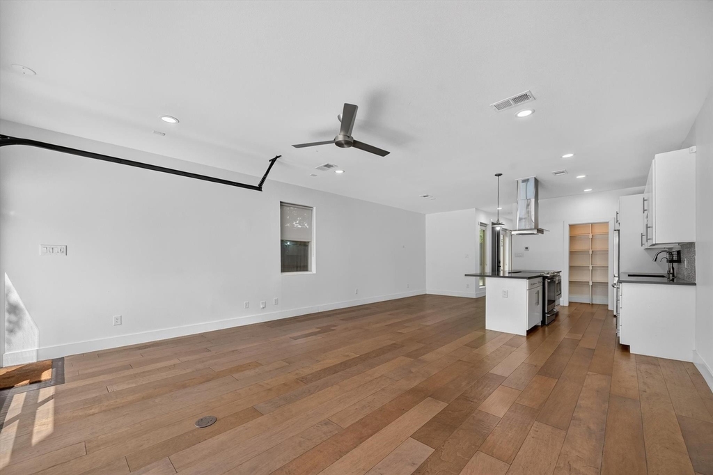 4413 Roseland Avenue - Photo 8