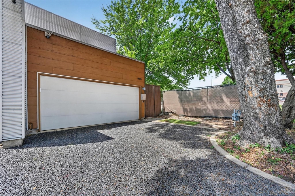 4413 Roseland Avenue - Photo 2