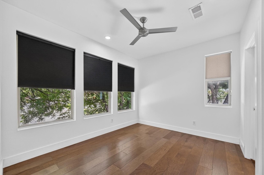 4413 Roseland Avenue - Photo 12