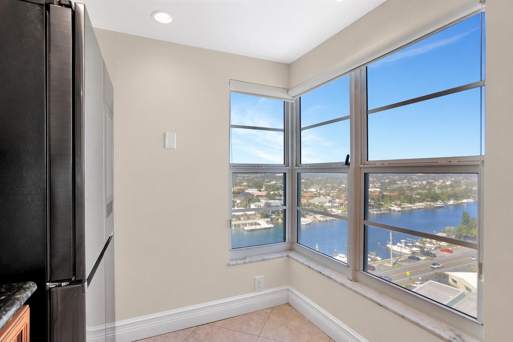 1021 Hillsboro Mile - Photo 5