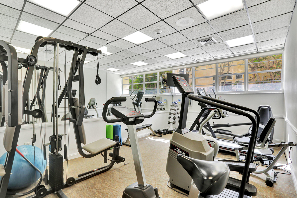 1021 Hillsboro Mile - Photo 39