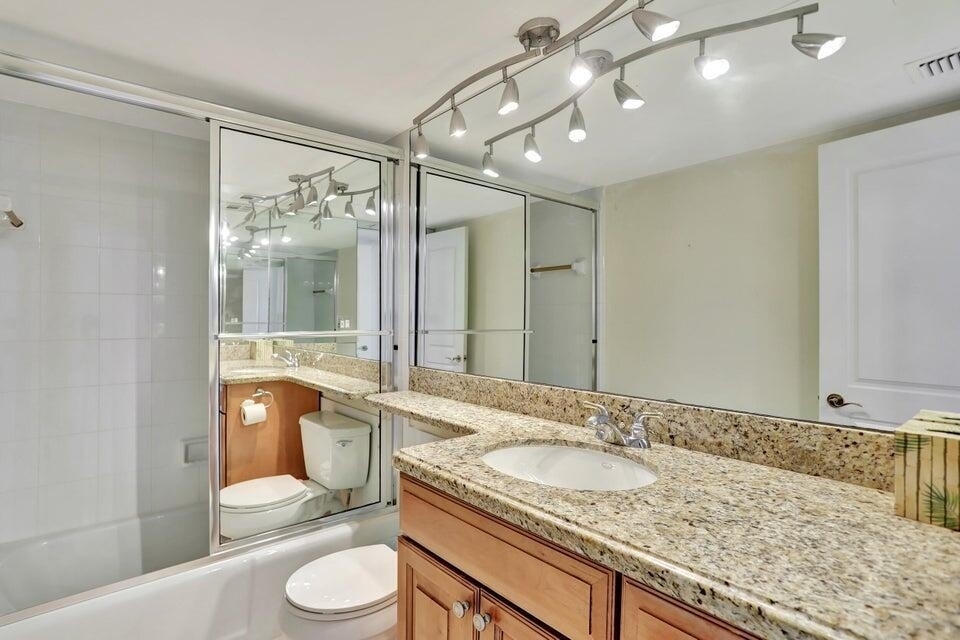 1021 Hillsboro Mile - Photo 28