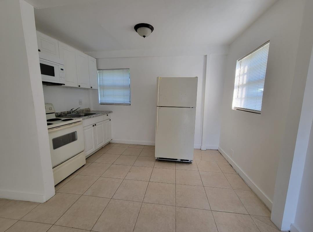 1853 Nw 5th Street - Photo 6