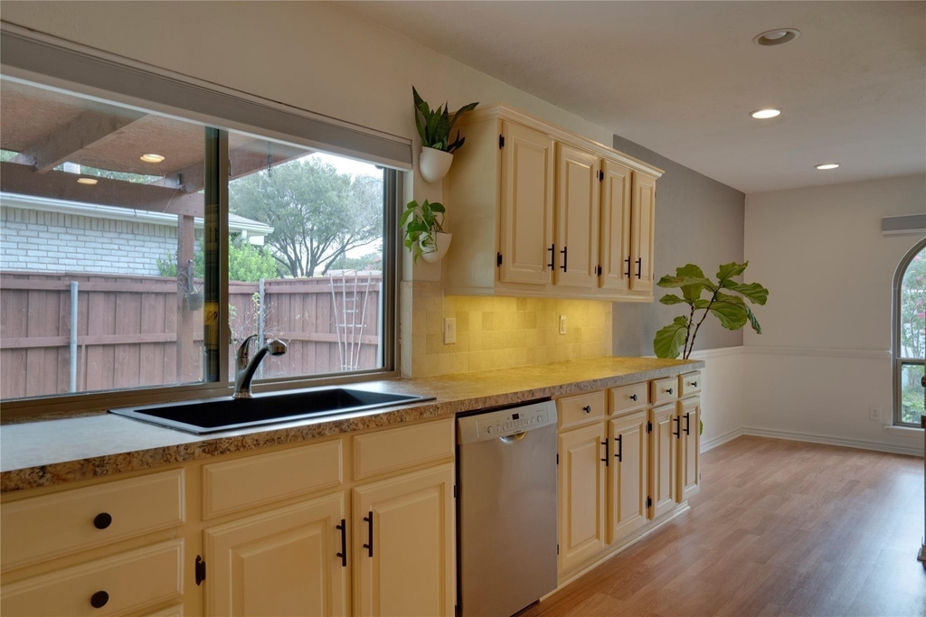 8515 Londonderry Lane - Photo 9