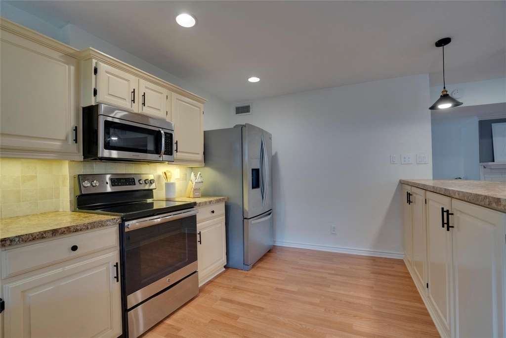 8515 Londonderry Lane - Photo 8