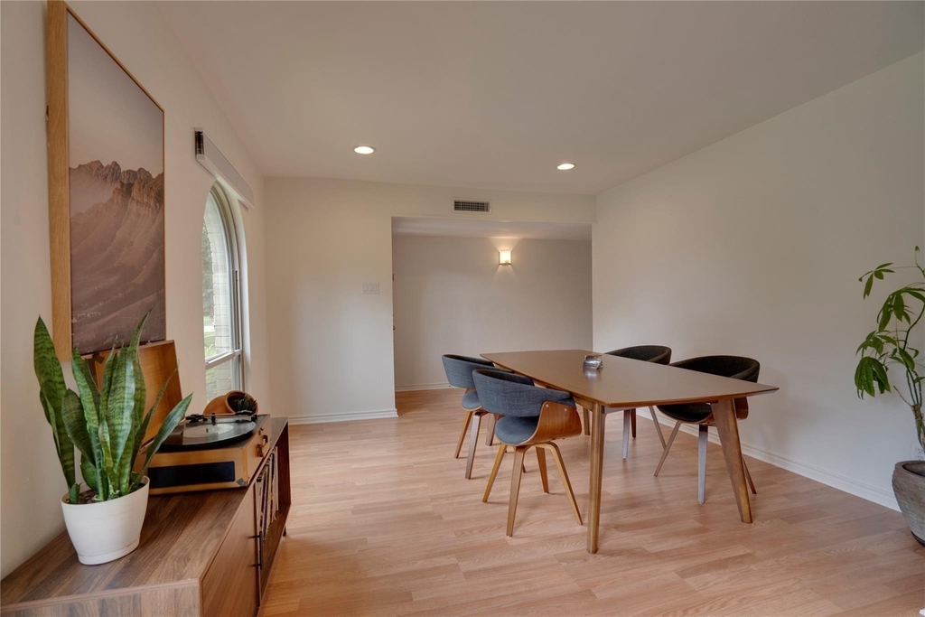 8515 Londonderry Lane - Photo 0