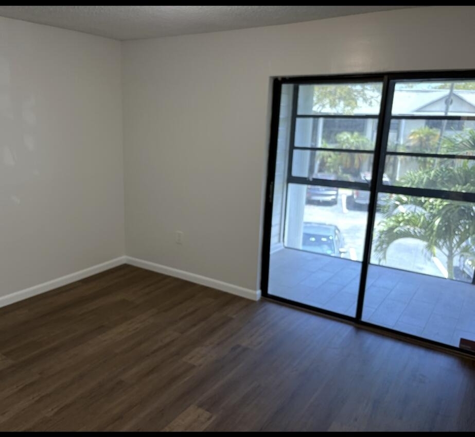 905 Ne 199th Street - Photo 4