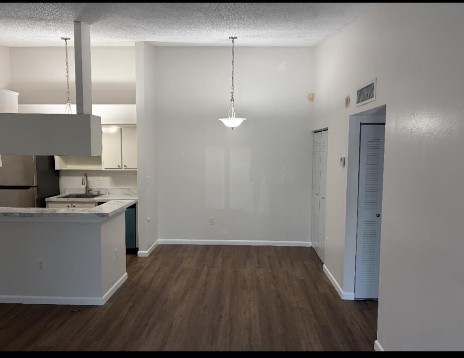905 Ne 199th Street - Photo 1