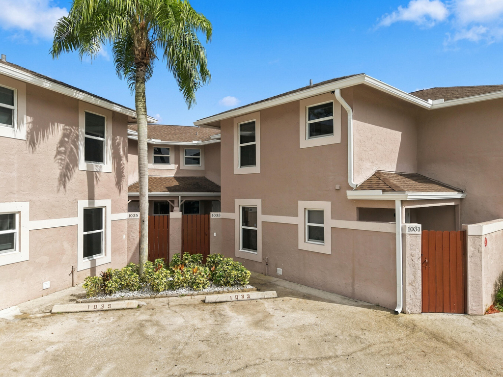 1031 Goldenrod Road - Photo 2