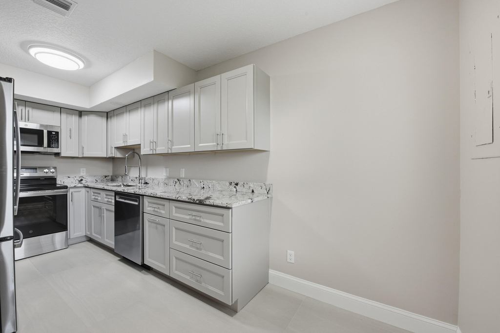 1031 Goldenrod Road - Photo 5