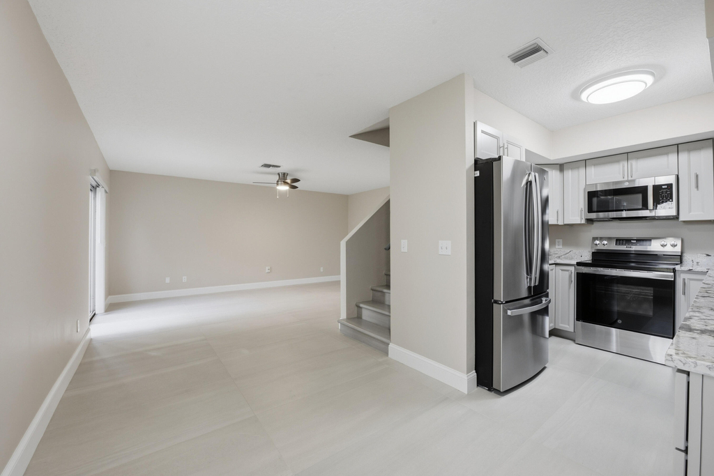 1031 Goldenrod Road - Photo 6