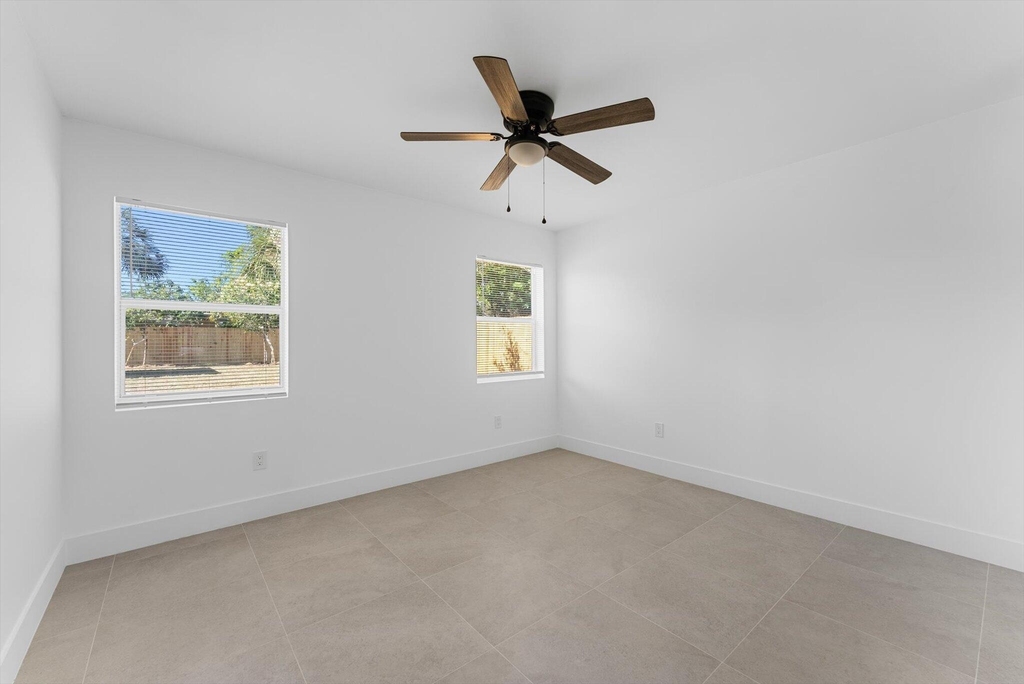 829 Bayberry Drive - Photo 5