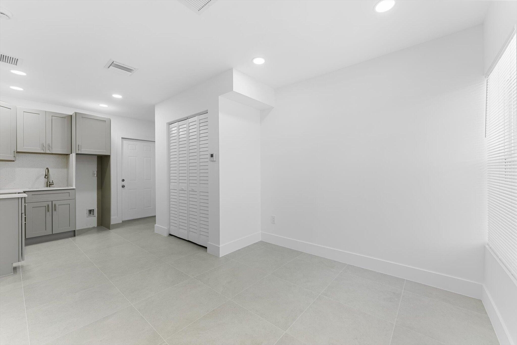 829 Bayberry Drive - Photo 2