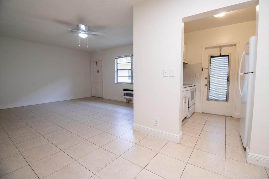 2537 Lincoln Street - Photo 6