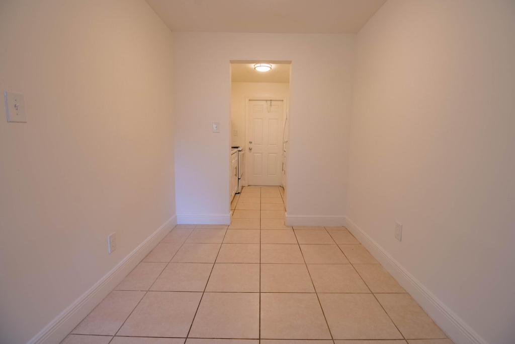 1831 Park Lane - Photo 2