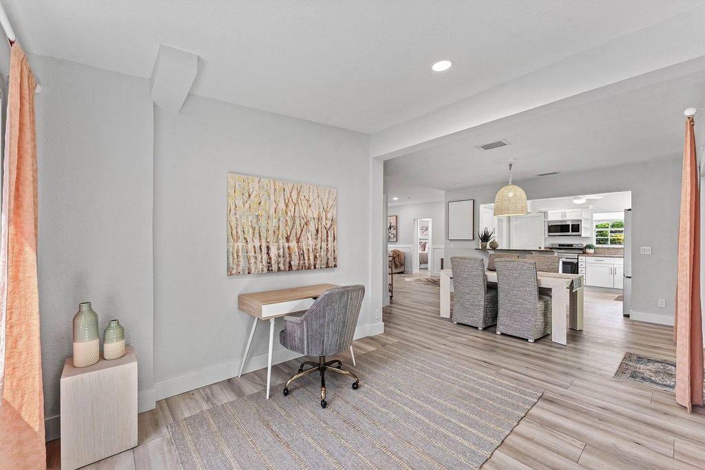 233 Lake Terrace - Photo 8