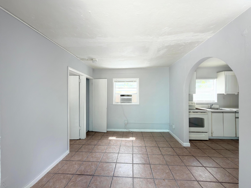 710 Palm Street - Photo 2