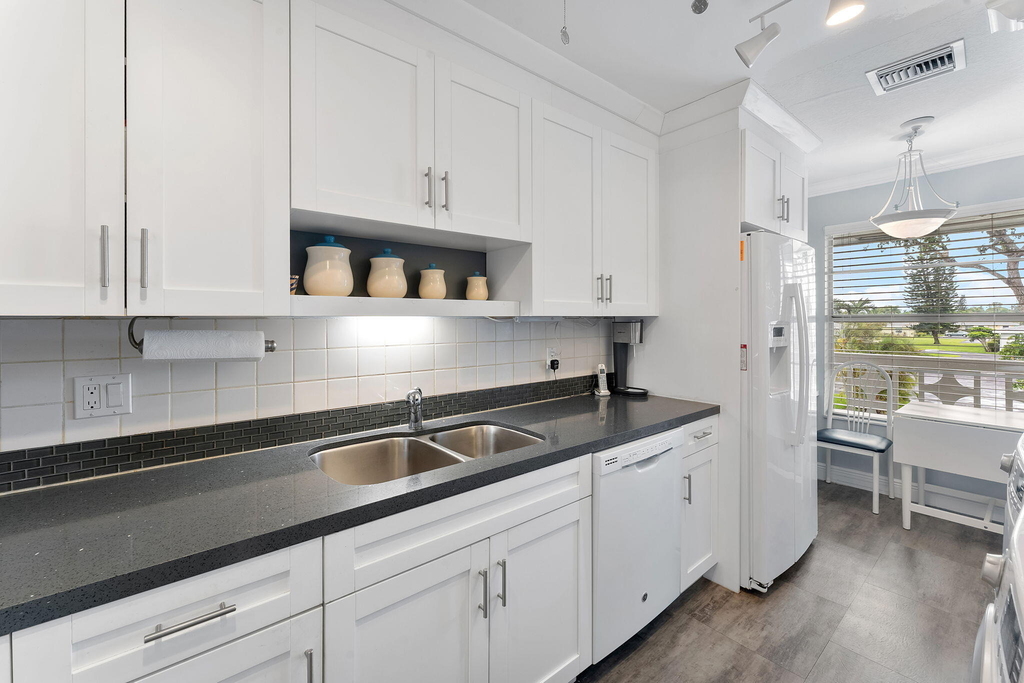 2401 Del Aire Boulevard - Photo 21