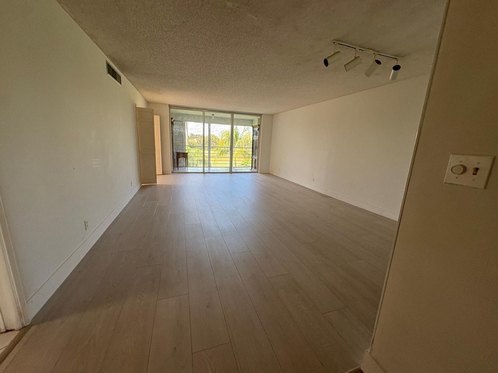 3970 Oaks Clubhouse Drive - Photo 31