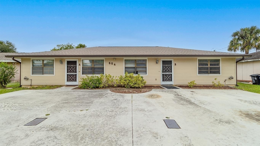 604 Roselyn Avenue - Photo 2