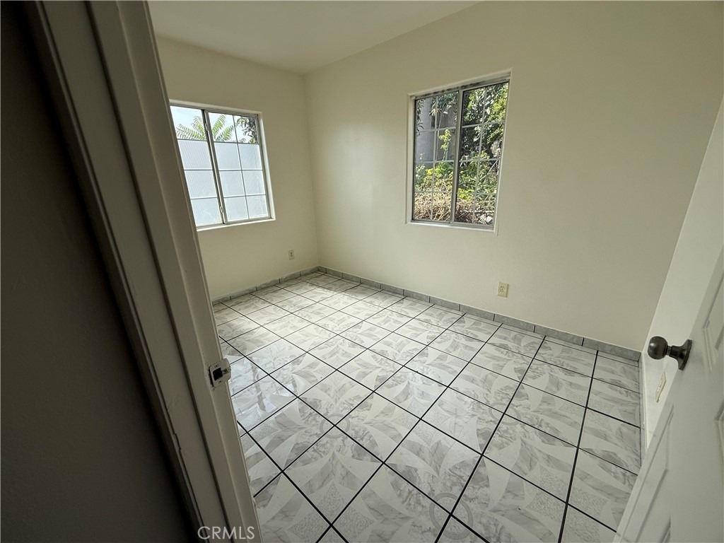 529 N St Louis Street - Photo 5