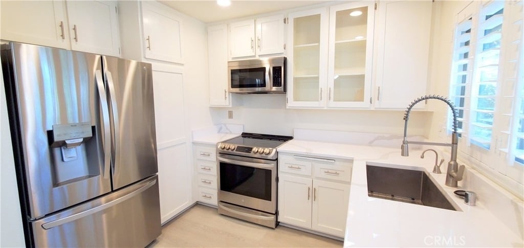 960 E Bonita Avenue - Photo 3