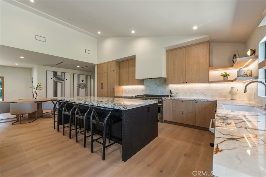 8960 Oak Park Avenue - Photo 15