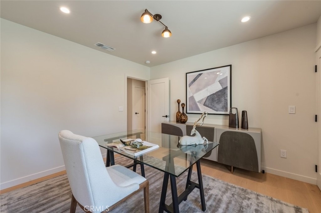 8960 Oak Park Avenue - Photo 19