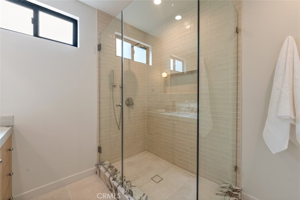 8960 Oak Park Avenue - Photo 26