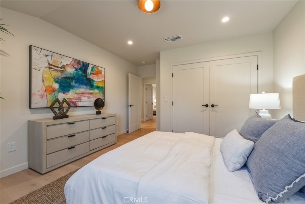 8960 Oak Park Avenue - Photo 21
