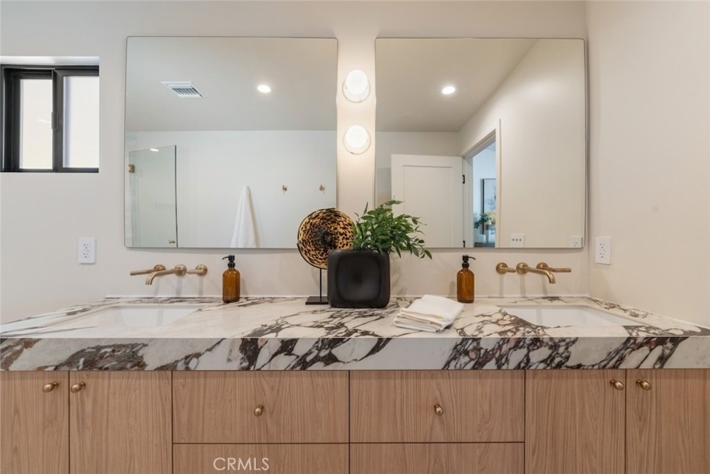 8960 Oak Park Avenue - Photo 48