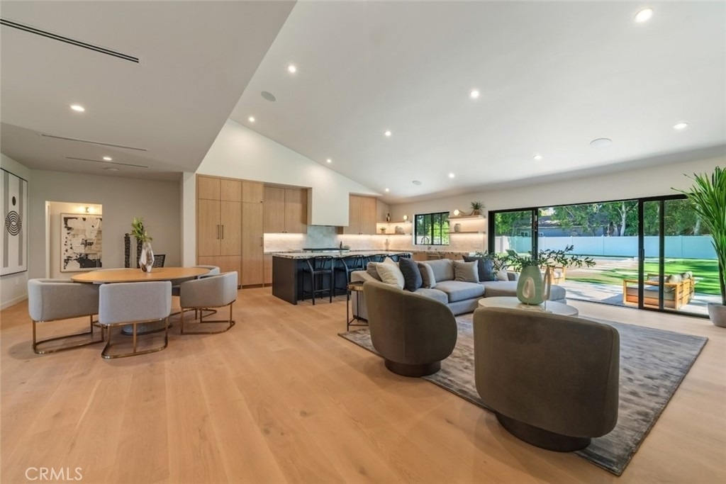 8960 Oak Park Avenue - Photo 13