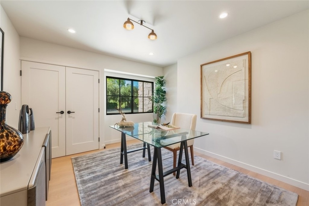8960 Oak Park Avenue - Photo 17