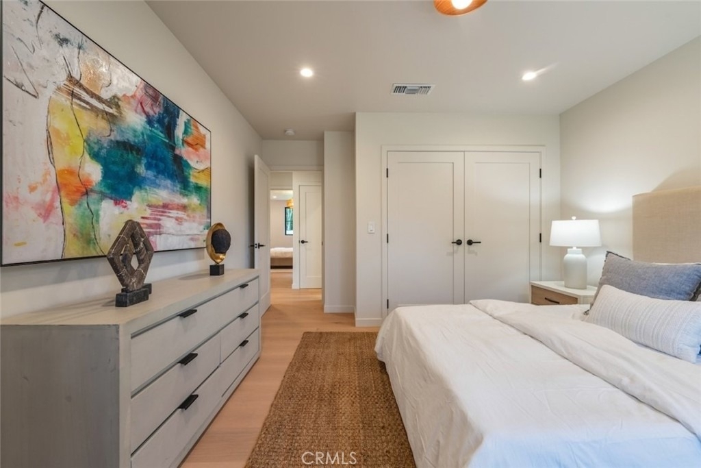 8960 Oak Park Avenue - Photo 22
