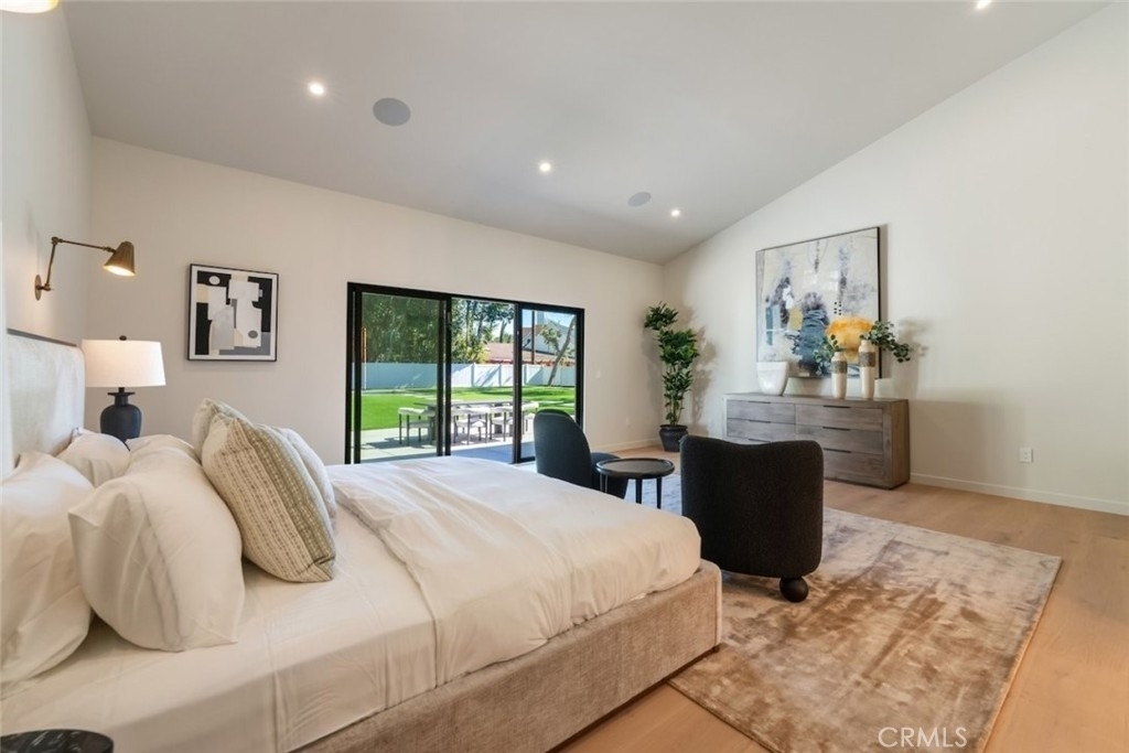 8960 Oak Park Avenue - Photo 44