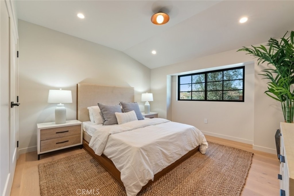 8960 Oak Park Avenue - Photo 20