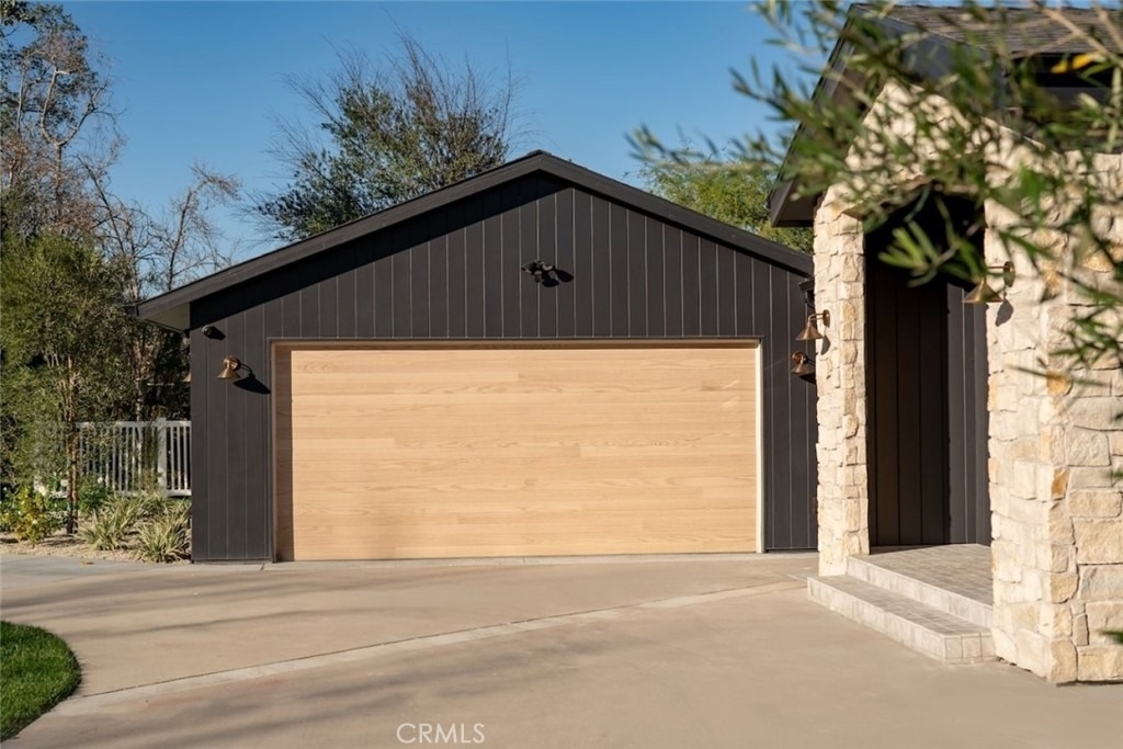 8960 Oak Park Avenue - Photo 7